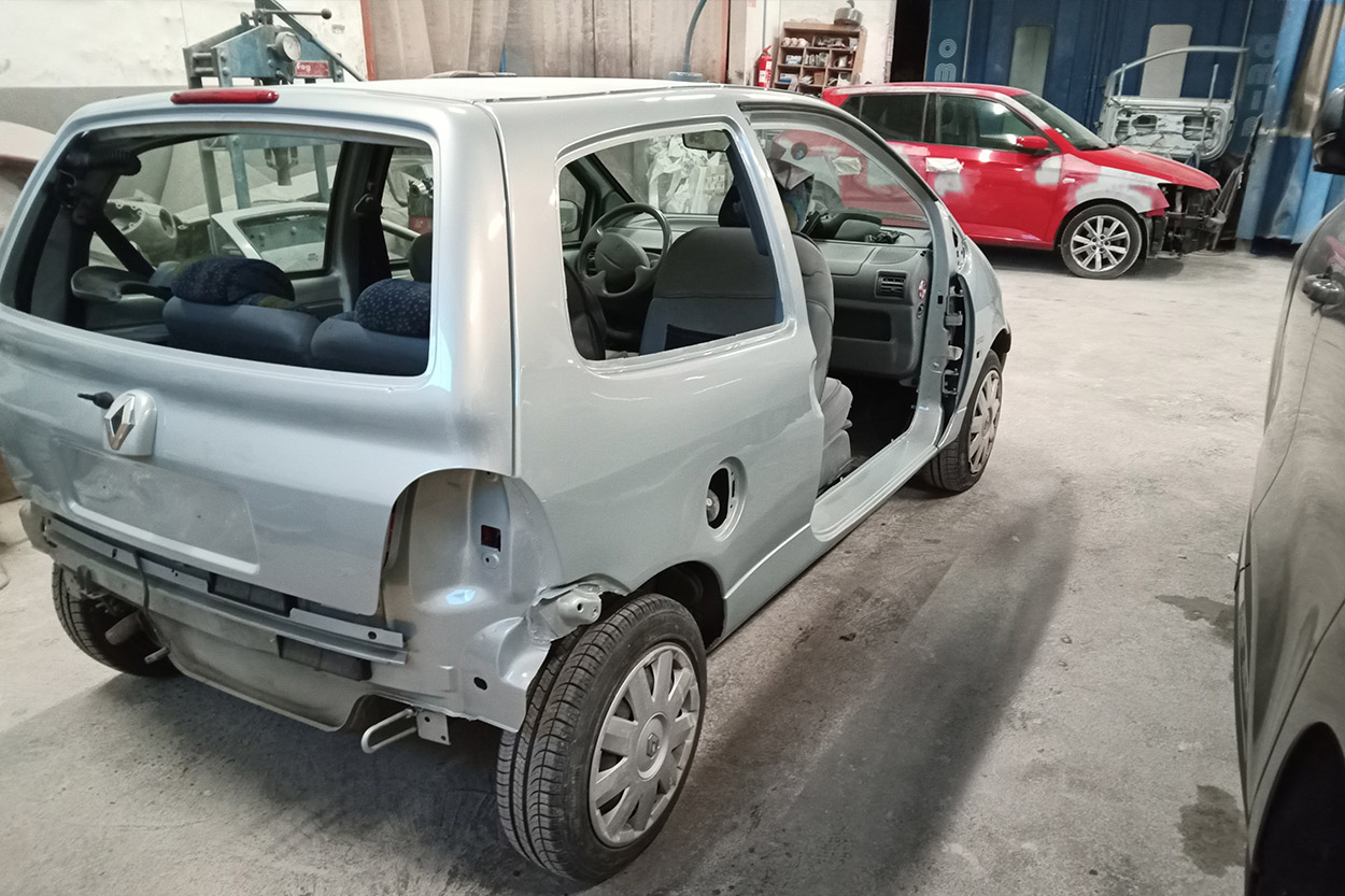 Carrosserie voiture Morlaas, Carrosserie voiture Pau, Carrosserie/peinture automobile Morlaas, Carrosserie/peinture automobile Pau, Entretien voiture Morlaas, Entretien voiture Pau, Redressage de carrosserie Morlaas, Redressage de carrosserie Pau, Rénovation voiture Morlaas, Rénovation voiture Pau